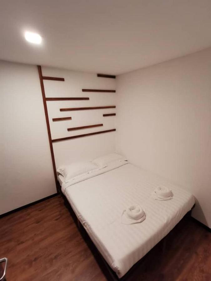 Kuching Hotel Экстерьер фото